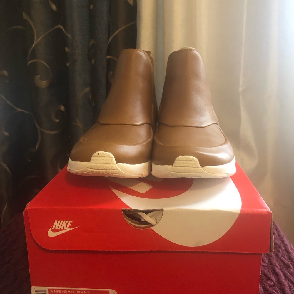 Nike Wedge Sneaker